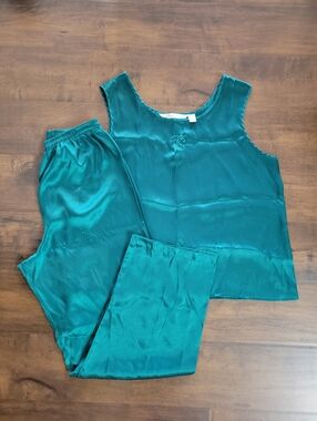 Vintage Victoria’s Secret Gold Label Era Emerald Green Satin Pajama Set Medium